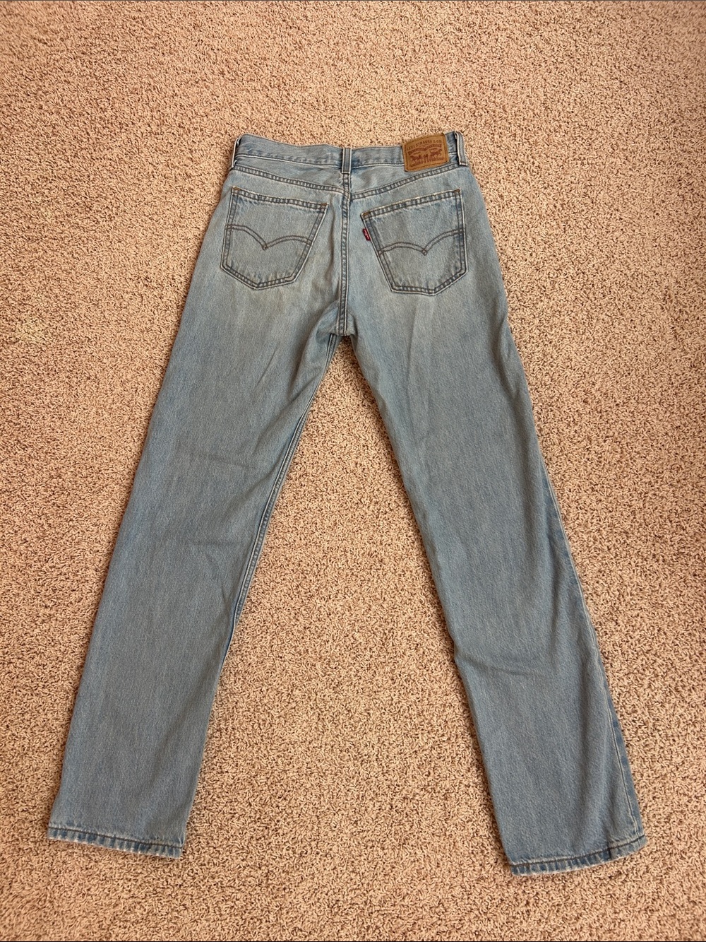 Women's Low Pro Straight Lightweight Jeans in Light Blue Wash - Picture 5 of 6